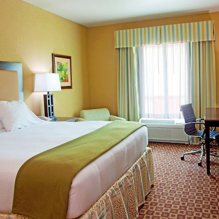 Holiday Inn Express Hotel & Suites Chaffee - Jacksonville West, An Ihg Hotel Room photo